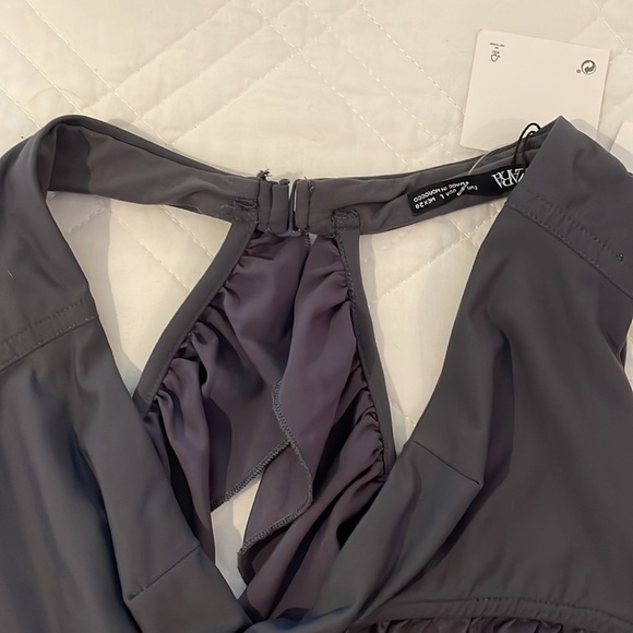 NwT zara charcoal gray ruffle bikini top in size L - Picture 4 of 8